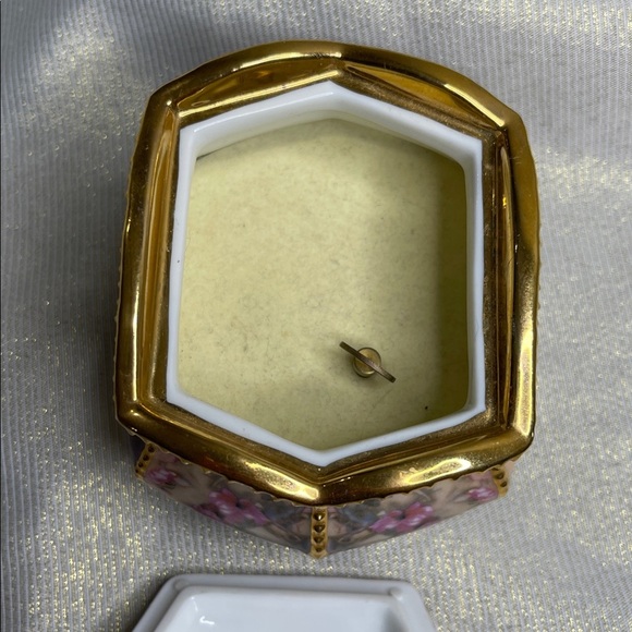 My Sister My Friend Shared Memories Heirloom Porcelain Music Box S Kuck No.E5114 - Picture 6 of 10